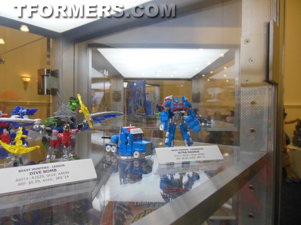 Botcon 2013   Transformers Beast Hunters 2014 New Figures Display  (5 of 69)